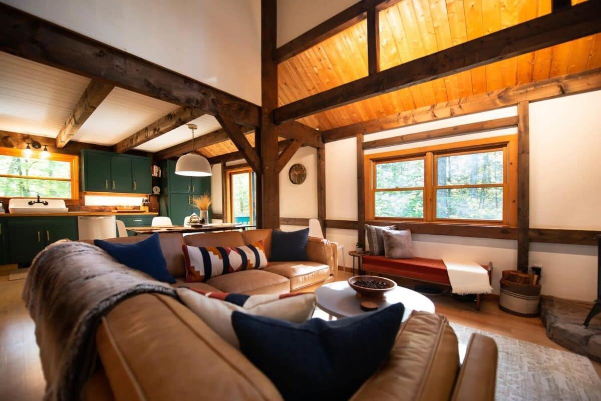 لي Berkshire Vacation Rentals: Stonebridge Cabin: Modern Amenities Enjoy Nature المظهر الخارجي الصورة